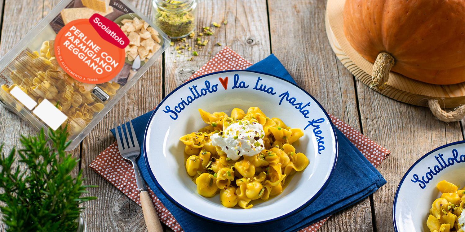 Perline al Parmigiano Reggiano DOP con crema di zucca, burrata e pistacchi – di LuCake